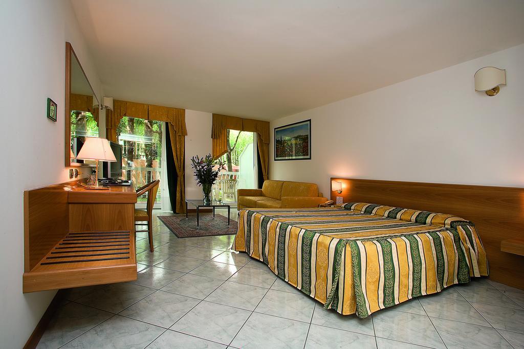 Hotel Capri Bardolino 3S ห้อง รูปภาพ