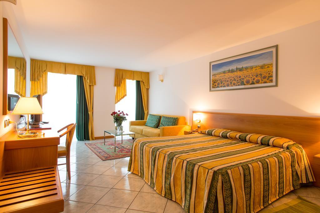Hotel Capri Bardolino 3S ห้อง รูปภาพ