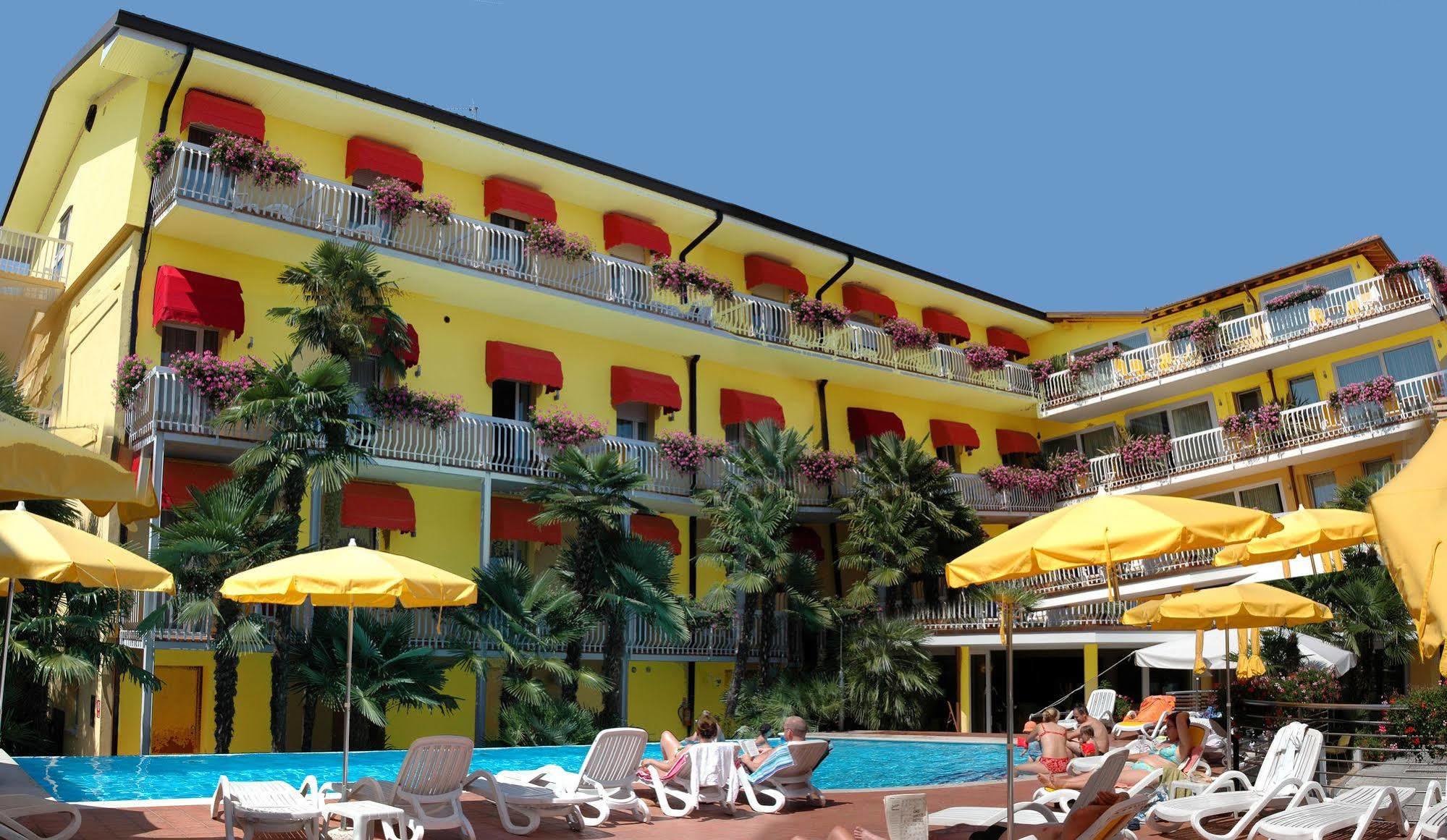 Hotel Capri Bardolino 3S ภายนอก รูปภาพ