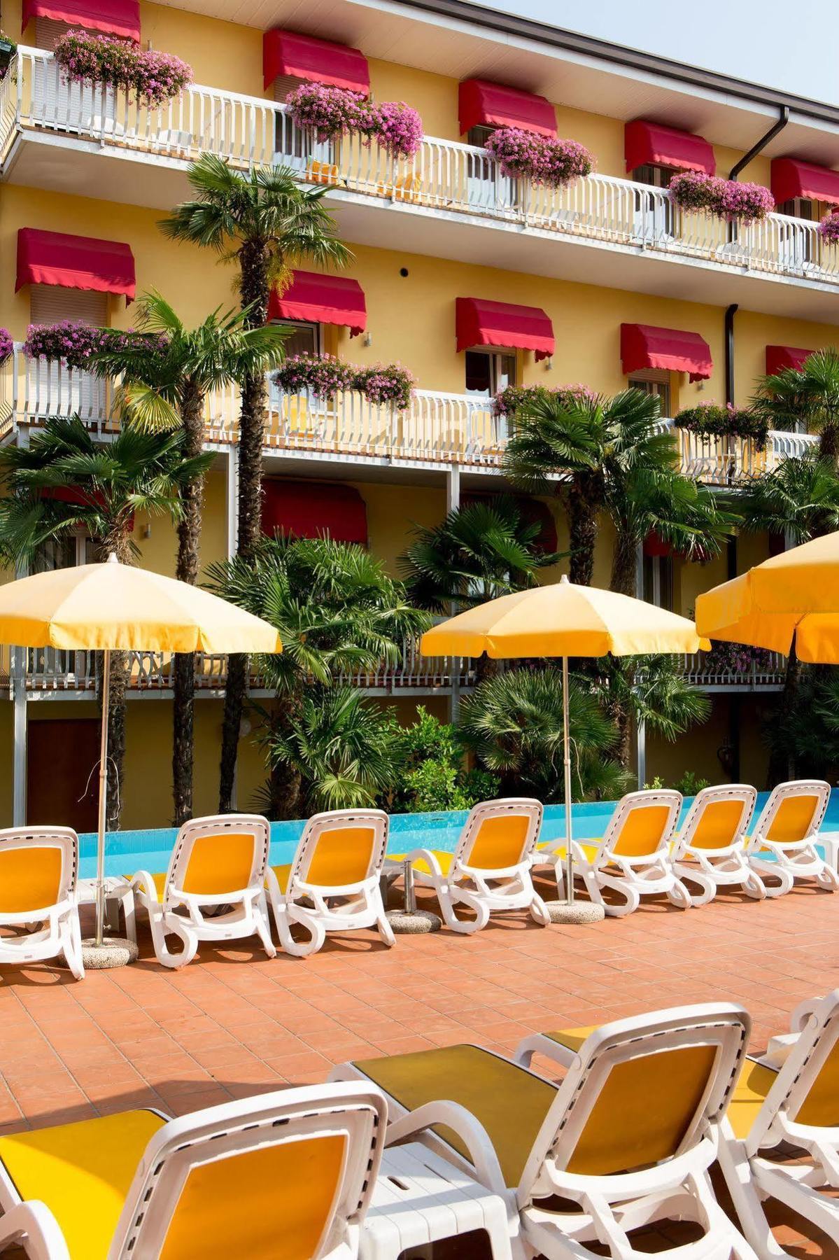 Hotel Capri Bardolino 3S ภายนอก รูปภาพ